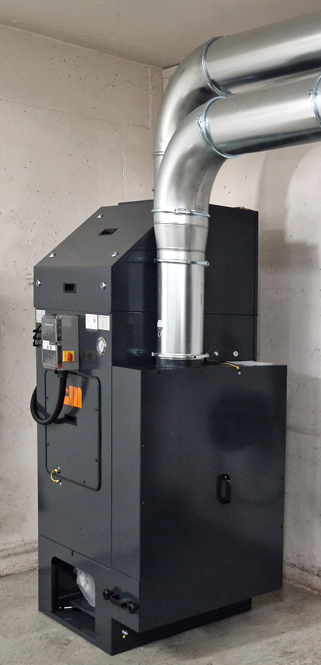 Le pré-séparateur d'étincelles, qui fait partie intégrante du système d'extraction, sépare efficacement les étincelles avant leur entrée dans l'installation.