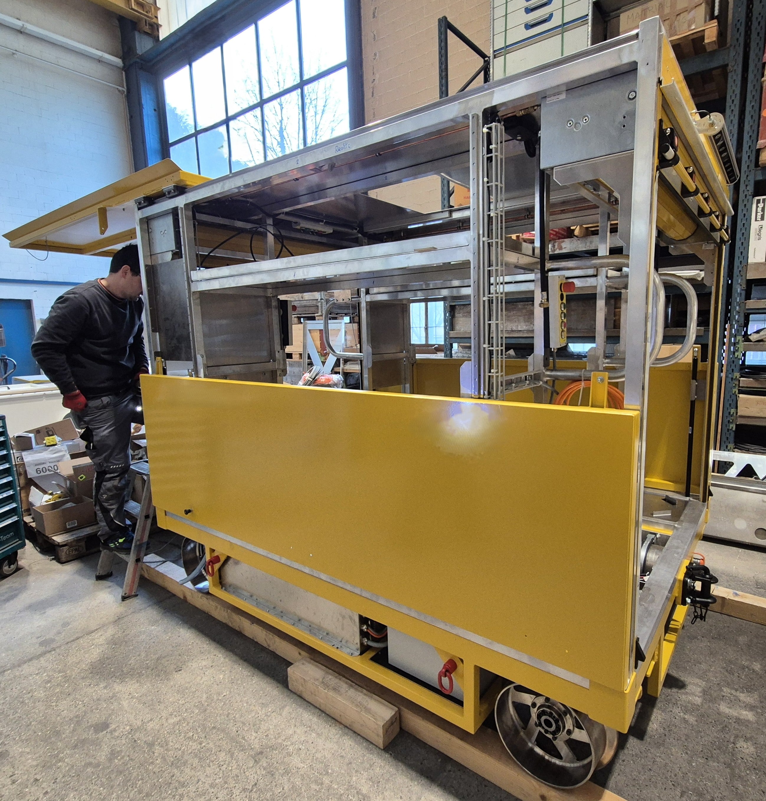 LM-Industriestahlbau-Schweisswagen-in-der-Fertigung